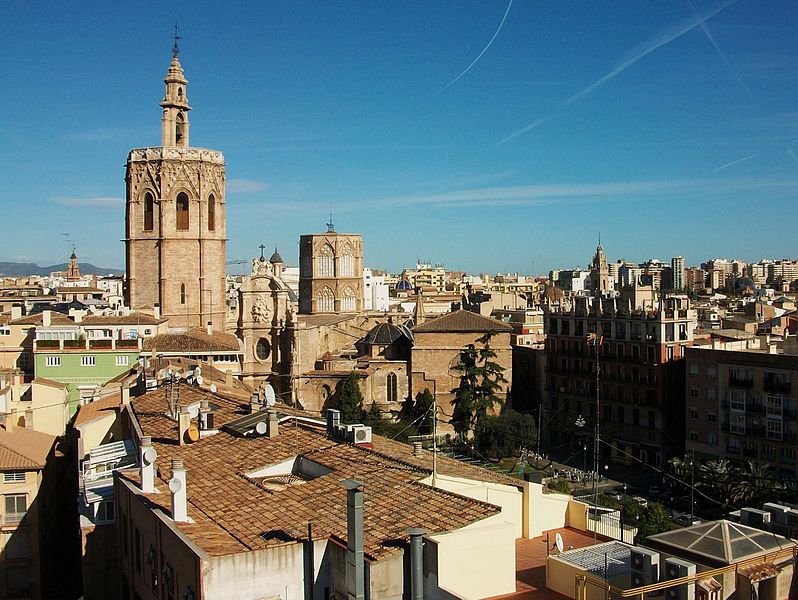 File:Skyline de la Plaça de la Reina.jpeg