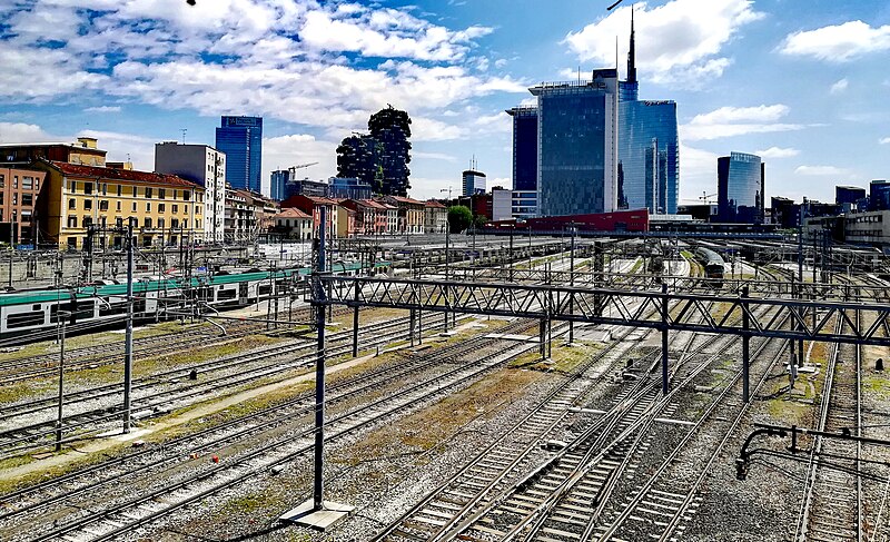 File:Skyline of the financial center, in the foreground, the Milano Porta Garibaldi railway station, Milan, Italy.jpg