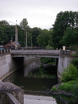 Вид на северную сторону моста с Волковской набережной