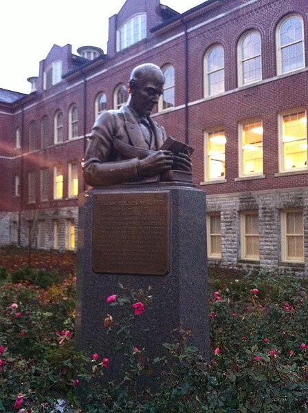 File:Statue of William McGuffey.jpg