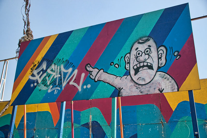 File:Street Art Around Santiago (16363786454).jpg