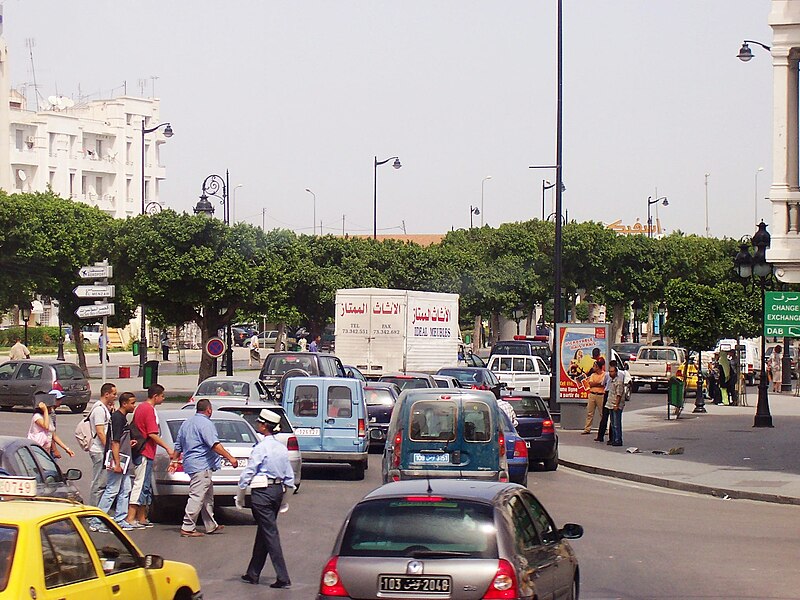 File:Street in Tunis, 2004.jpg