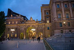 Sveriges riksdag building (24831063816).jpg