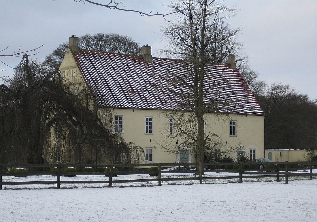 File:Swedish castle Smedstorp.jpg