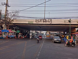 <span class="mw-page-title-main">Talat Phlu</span> Community and marketplace in Bangkok, Thailand