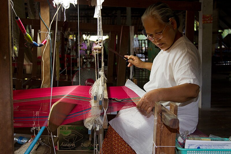 File:Thai Silk Weaving 3 - Ban Tha Sawang.jpg