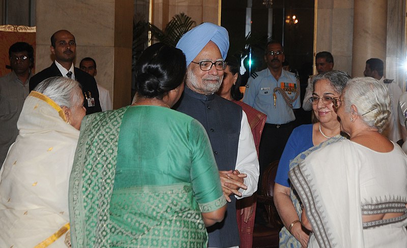 File:The Prime Minister, Dr. Manmohan Singh and his wife Smt. Gursharan Kaur at the 'At Home' function organised at Rashtrapati Bhavan, on the occasion of 64th Independence Day, in New Delhi on August 15, 2010.jpg