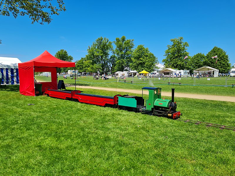 File:There and Back light Railway at Burghley.jpg