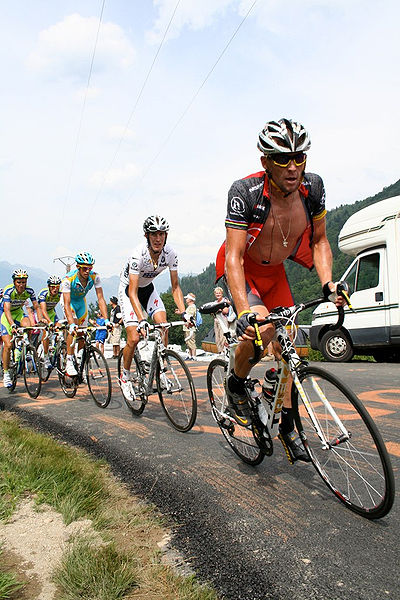 Lance Armstrong followed by other favourites on stage 9