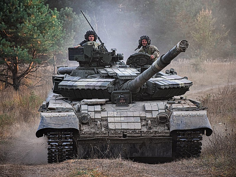 File:UA T-64BV mod 2017 with driver shield 01.jpg