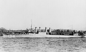 USS Hunt (DD-194) at New York City, circa in 1920 (NH 76377).jpg