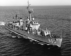 USS McCaffery (DD-860) оның FRAM II modernizatsiyasi.jpg-тен кейін жүріп жатыр