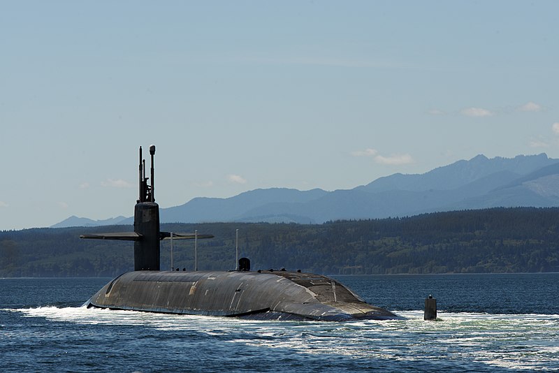 File:USS Pennsylvania (SSBN 735) returns from Strategic Deterrence Patrol 150728-N-UD469-034.jpg