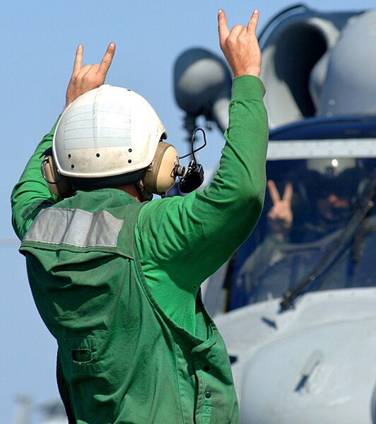 File:US Navy 051016-N-2984R-014 A Landing Signal Enlisted (LSE) assigned to the Dusty Dogs of Helicopter Anti-Submarine Squadron Seven (HS-7) gives hand signals the pilot of an HH-60H Seahawk.jpg