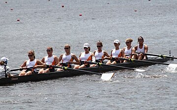 Lady Vols rowing in the Tennessee River