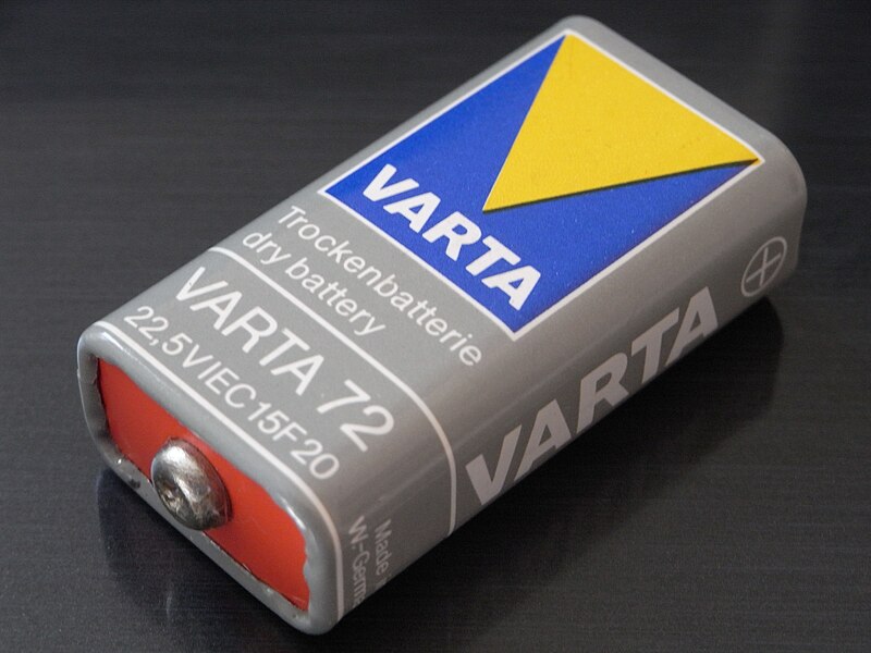 File:VARTA 72 22,5 V IEC 15F20 - 1.jpeg