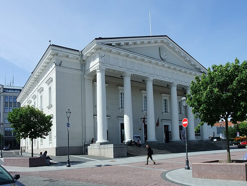 File:Vilnius-Rathaus01.jpg