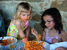 Viola and Mina share food.jpg