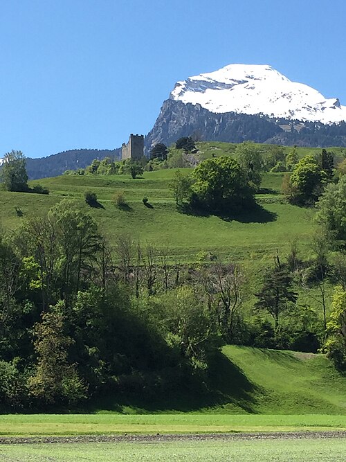 Wartau Castle from the B13 road south of Sevelen, Canton Graubünden