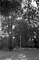 Im Park Wegkreuz im Park der Liebfrauenkirche und des Franziskanerklosters (Juli 1972)