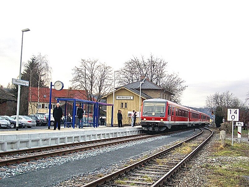 File:Weidenberg-Bahnhof.jpg