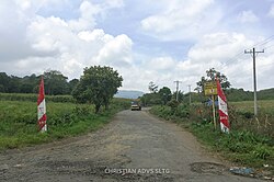 Jalan menuju Desa Partibi Tembe