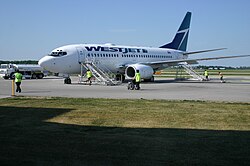 Boeing 737—700 WestJet в аэропорту Китченер/Уотерлоо