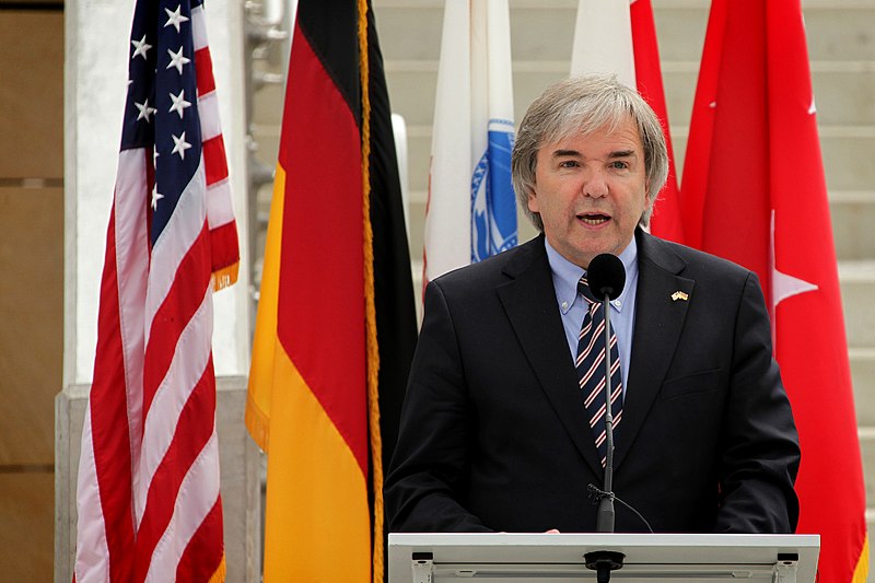 File:Wiesbaden Lord Mayor remarks at command center dedication (7189169655).jpg