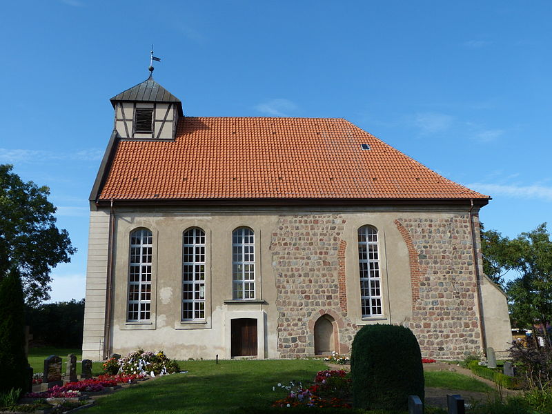 File:Wusseken Kirche Süd.JPG