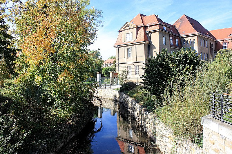 File:Zeitz, Mühlgraben und Amtsgericht.jpg