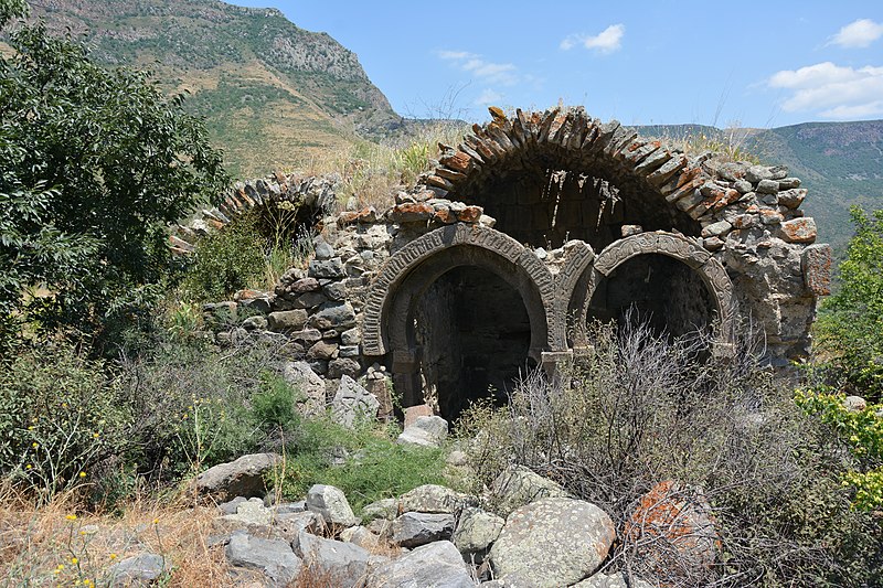 File:«Ալան թագավորի» եկեղեցու գավիթը.jpg