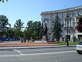 Сквер перед домом