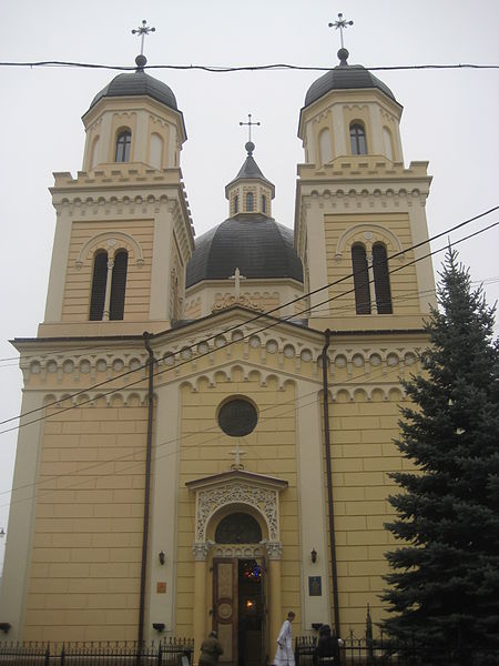 File:Церква св. Параскеви (ракурс 2).JPG