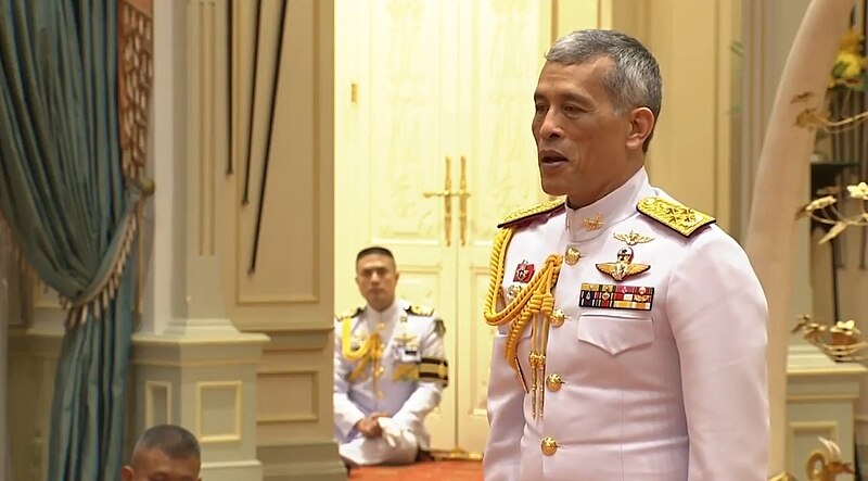 File:สมเด็จพระเจ้าอยู่หัว พระราชทานพระราชวโรกาสให้คณะบุคคลเฝ้าทูลละอองธุลีพระบาท 29-05-18 (9).jpg