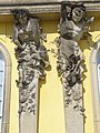 1030.Die mit 36 Bacchantenhermen und Bachantinnen beschmückte Südfassade Sanssoucis Steffen Heilfort.JPG