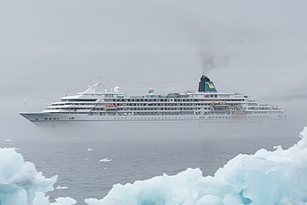 17-12-15 AMADEA IMO 8913162 17-08-29.jpg