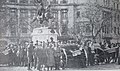 1916 - Capturi de razboi de la trupele centrale expuse in fata statuii lui Mihai Viteazul din Bucuresti.jpg