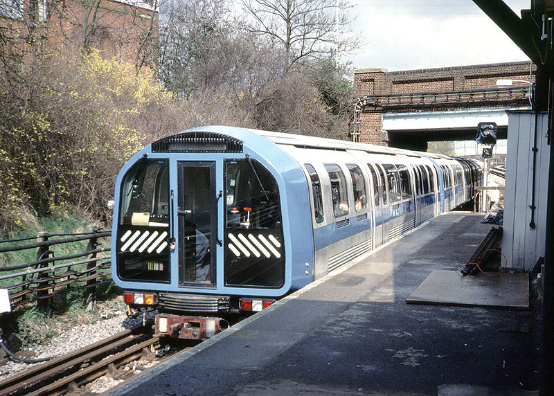 File:1986-Prototype-Blue-arriving-South-Ealing.jpg