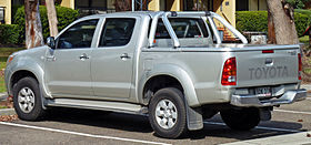 2005-2008 Toyota Hilux (KUN26R) SR5 4-door utility 01.jpg