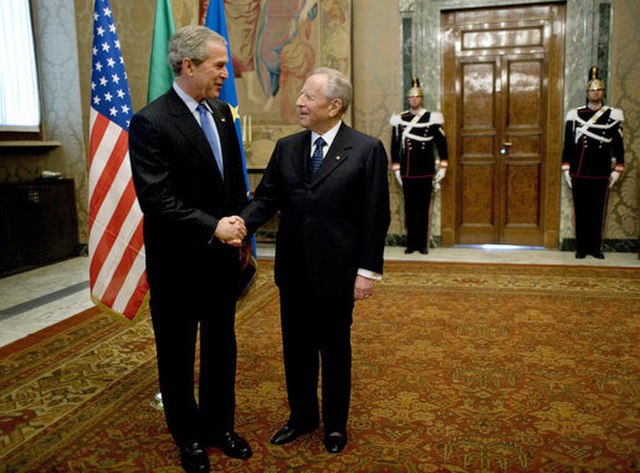 Ciampi meets U.S. President George W. Bush at the Quirinale Palace, 7 April 2005