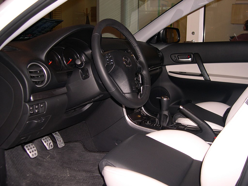 File:2006 Mazdaspeed 6 interior.JPG - Wikimedia Commons