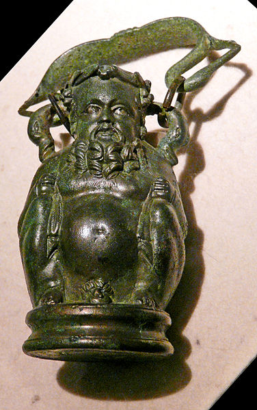 File:201005151434 NE CSM, Salbgefäß in Form eines bärtigen Silen, Bronze mit Silbereinlagen, 3. Jh.jpg