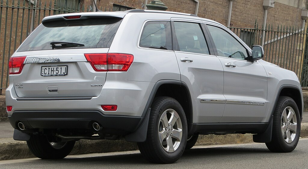 File:2012 Jeep Grand Cherokee (WK2 MY12) Laredo CRD 4WD wagon