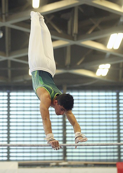 File:2019-05-25 Budapest Cup age group II all-around competition horizontal bar (Martin Rulsch) 157.jpg