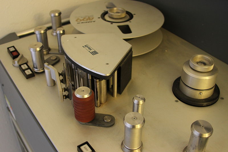 File:2 inch Tape Reel to Reel Recorder.JPG