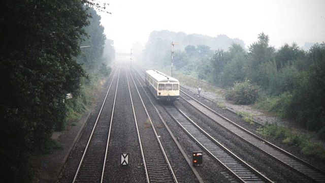 Class 515 battery-powered railbuses at Wuppertal-Lüntenbeck running towards Vohwinkel in 1989