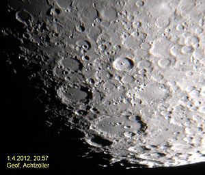 Longomontanus ist der flache Krater links unterhalb des markanten Tycho (in der Mitte). Mondalter 10 Tage (zunehmender Mond)
