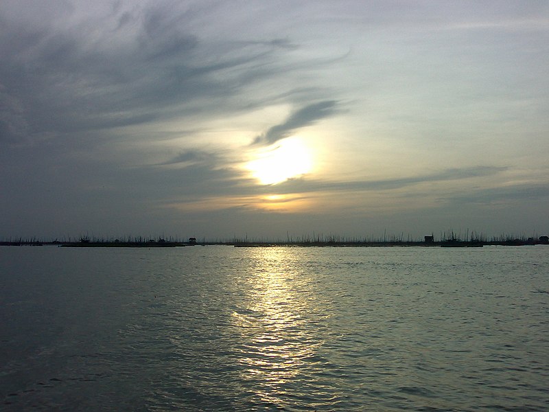 File:A Sunset Serenity Over Laguna Lake - panoramio.jpg