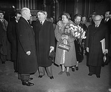 Prime Minister Louis Beel and Chancellor of Austria Leopold Figl at The Hague Central railway station on 21 October 1952.