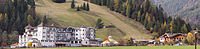 English: Panorama view of the Kinderhotel-Sporthotel Achensee in Achenkirch. On the left side is the hotel, on the right side is the Seealm. Deutsch: Panoramablick auf das Kinderhotel-Sporthotel Achensee in Achenkirch. Links das Hotel, rechts im Bild ist die Seealm zu sehen.